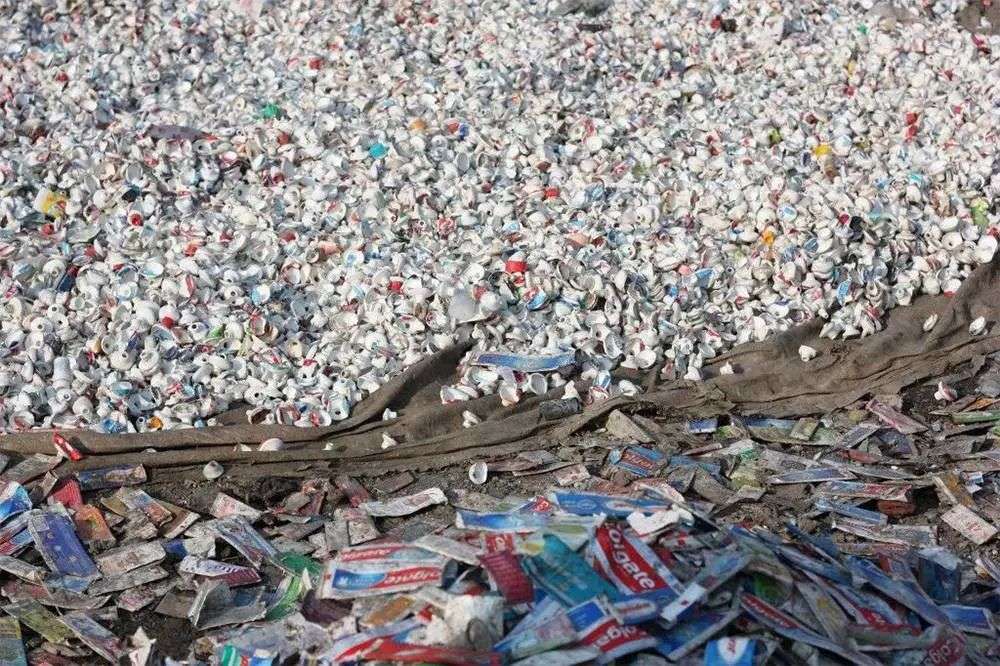 再也不用「擠牙膏」,高露潔換上的「潤滑劑」包裝,讓牙膏從此一滴不剩 再也不用「擠牙膏」,高露潔換上的「潤滑劑」包裝,讓牙膏從此一滴不剩