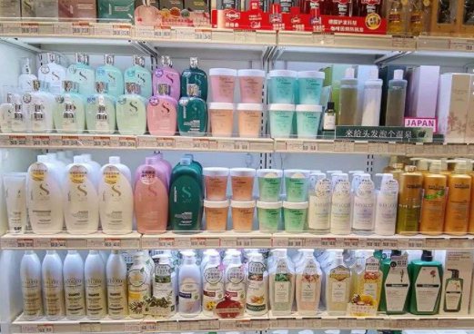 這屆年輕人，還在為買洗發水頭疼
